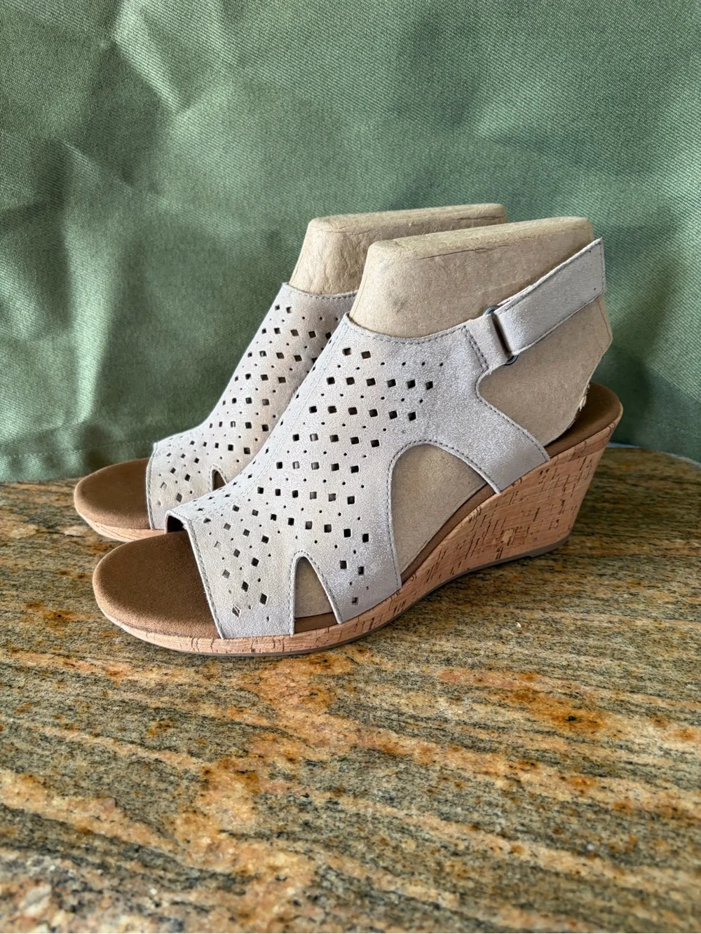 Rockport Women's Beige Suede Perforated Wedge Sandals Size 9.5